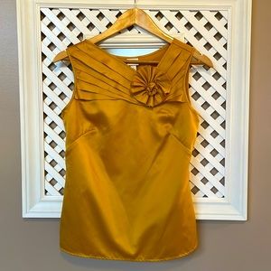 Golden sleeveless silky top size small, lightweight business causal